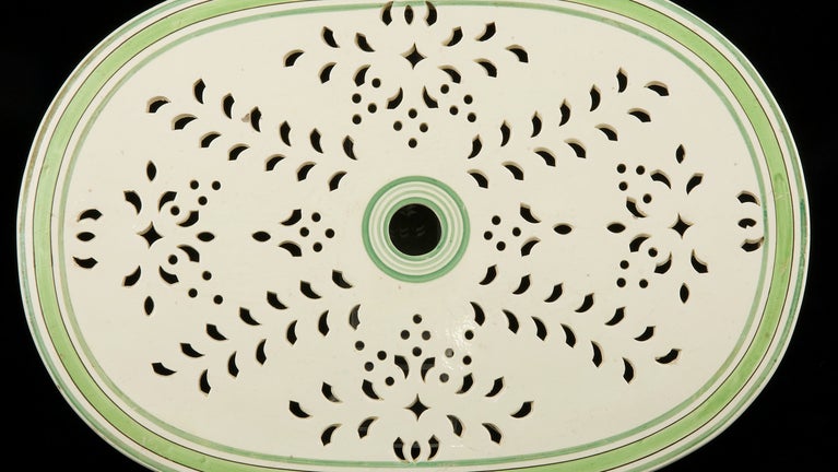 Wedgwood dinner service pierced oblong drainer or mazarine with curved corners